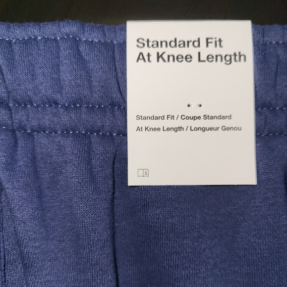 Nike standard fit at knee length shorts - Picture 2 of 3